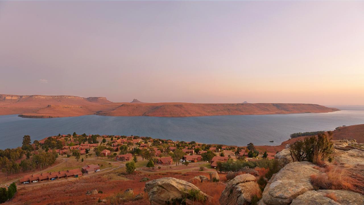 Hotel First Group Qwantani Harrismith Exteriér fotografie